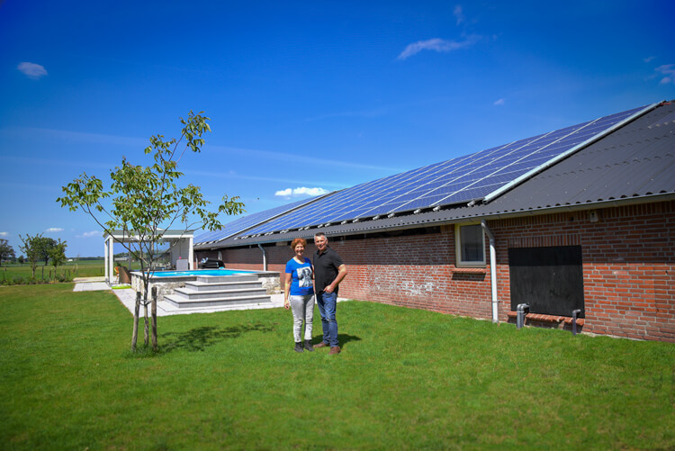 Zonnestroominstallatie op het dak van de boerderij van Louwers Manders